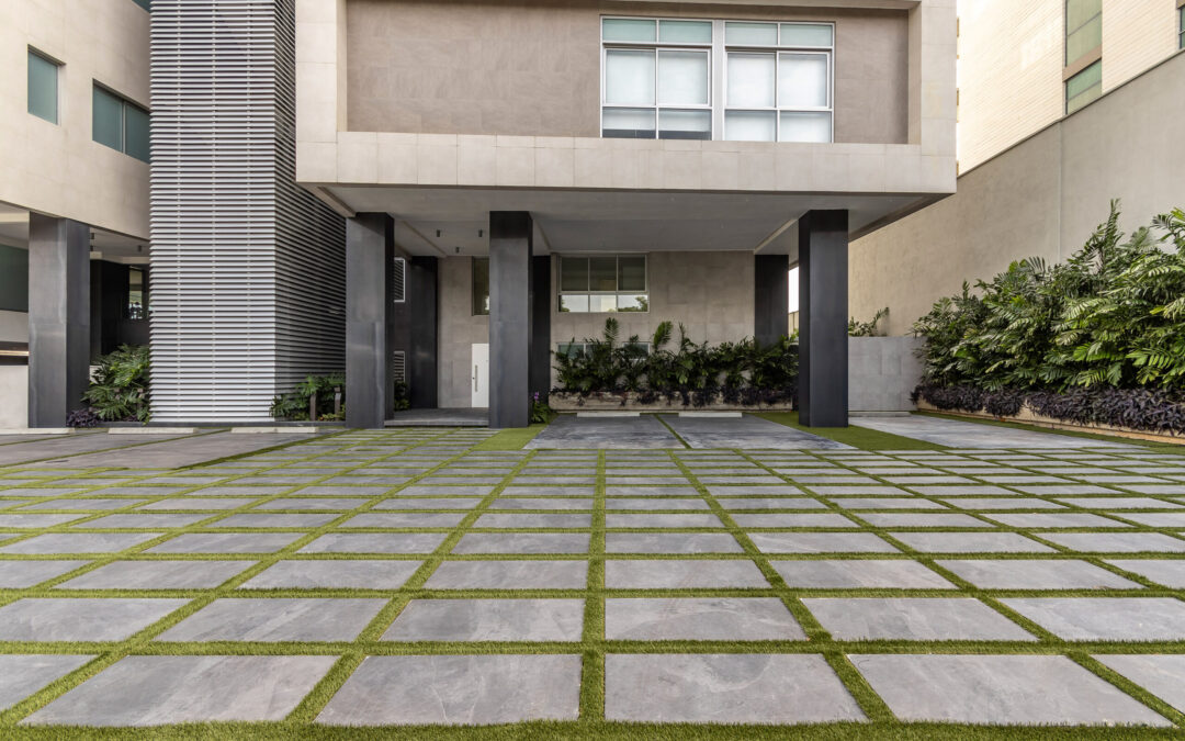 LEARN HOW TO INTEGRATE PREMIUM FINISHES WITHOUT COMPROMISING YOUR BUDGET